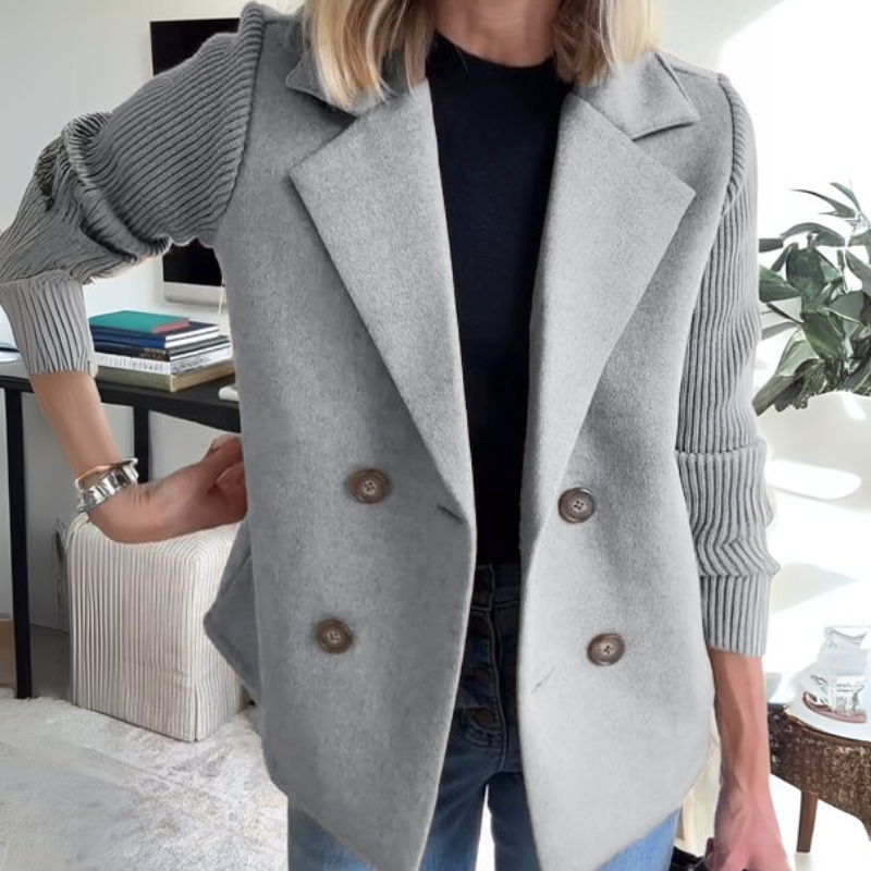 Viola - Lightweight Blazer in Structured Fabric