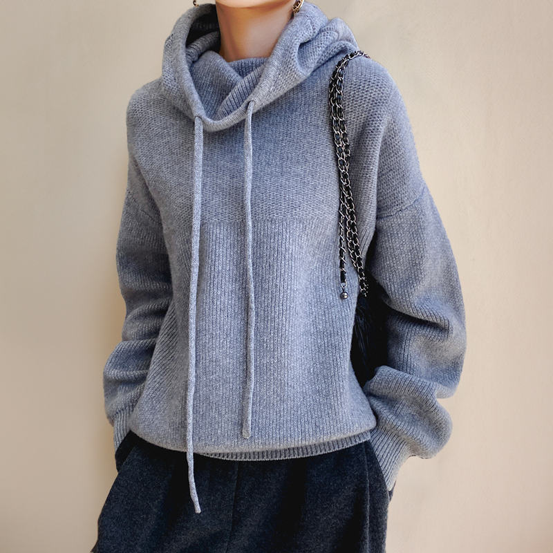 Lia - Sophisticated high-neck sweater for a chic look